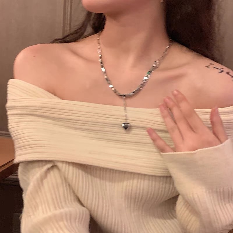 Three-dimensional heart-shaped pendant, small square necklace, women's niche design sense, titanium steel non-fading collarbone chain accessory Specification drawing