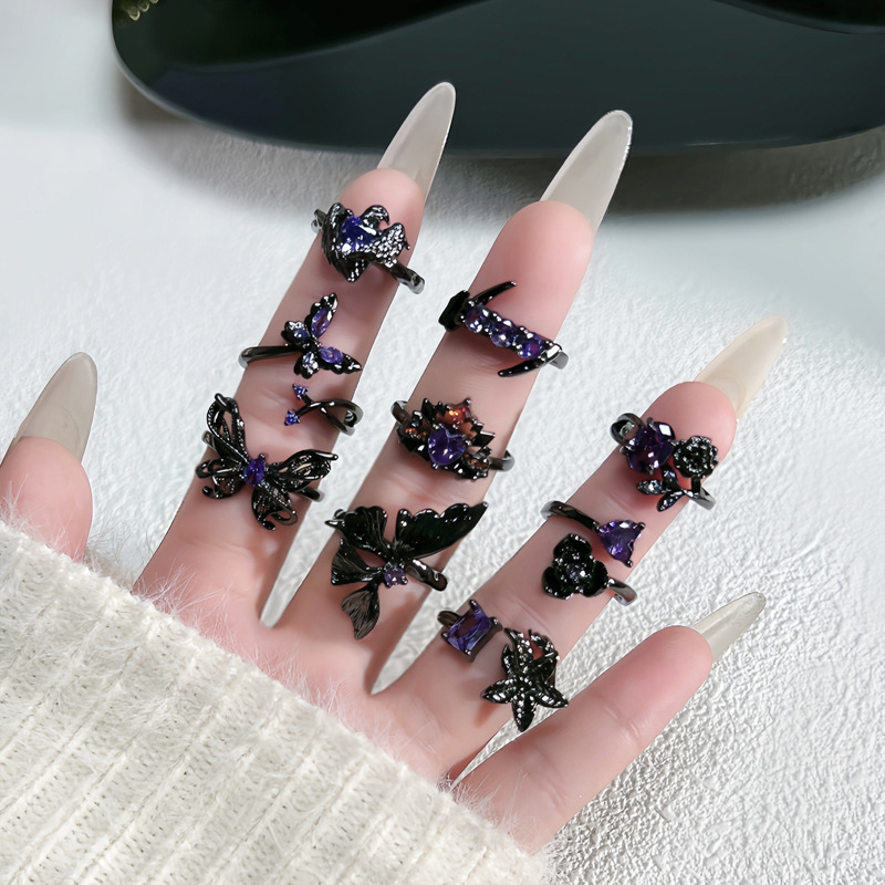 Sweet and cool dark style purple diamond retro open-top ring, gender-neutral trend, European and American punk high-end layered index finger ring Specification drawing