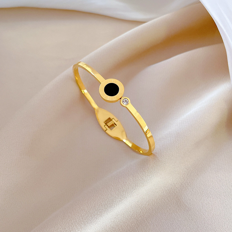 【 All-titanium Steel 】 European and American INS style Roman titanium steel bracelet, minimalist cross-border retro fashionable stainless steel jewelry Application Scenario