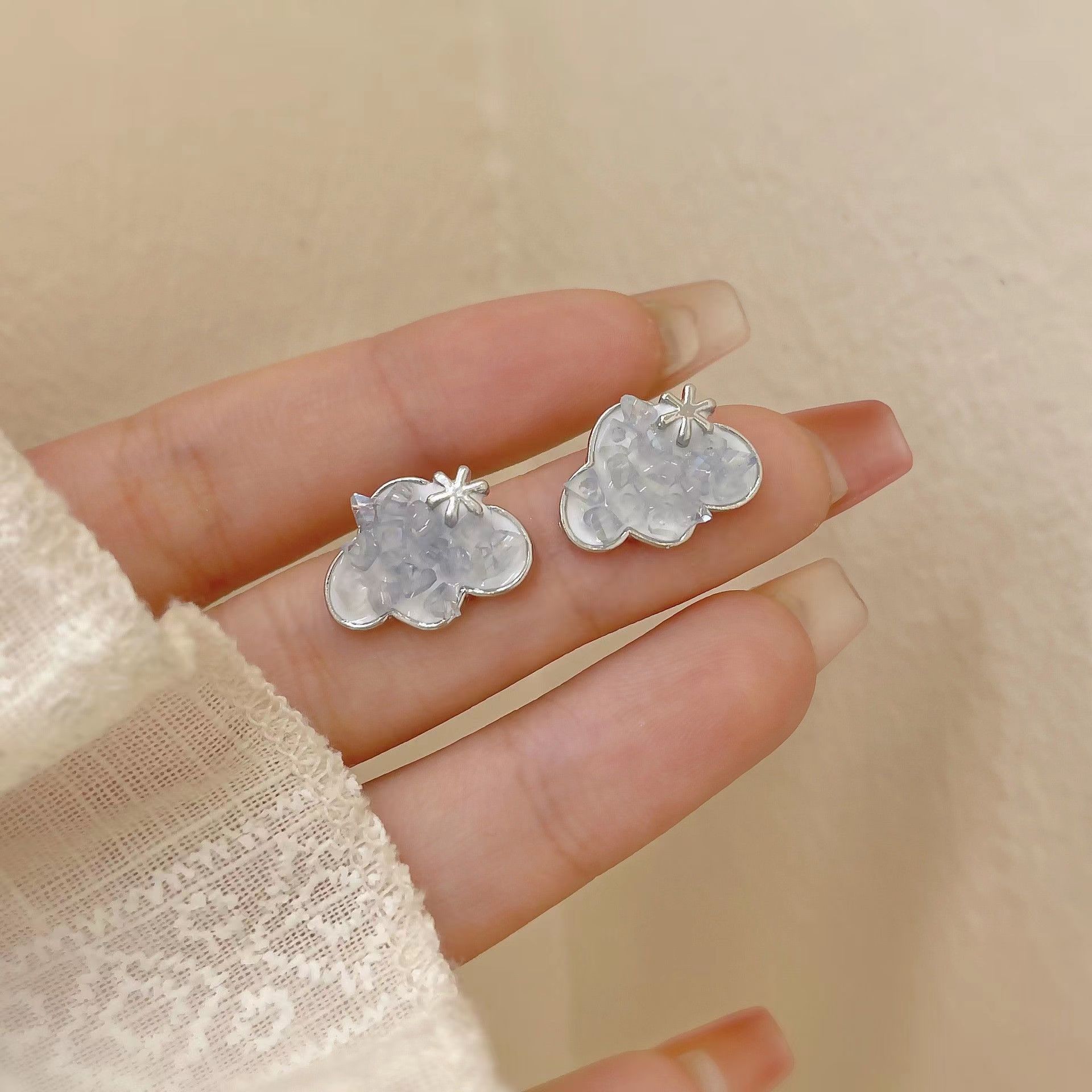 Haze Blue crystal stud earrings for women, fresh, small and exquisite design sense earrings, new winter 2025 light luxury earrings Specification drawing