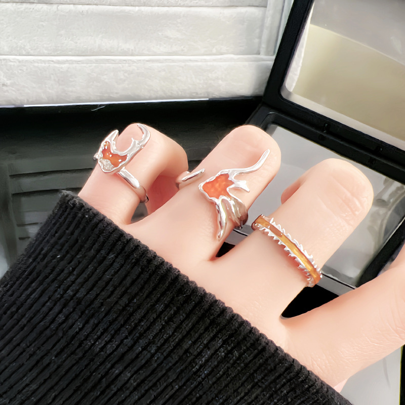 This unique, irregular texture, fashionable, drip-glazed open ring is a niche design for women. It's sweet, cool, versatile and simple full figure