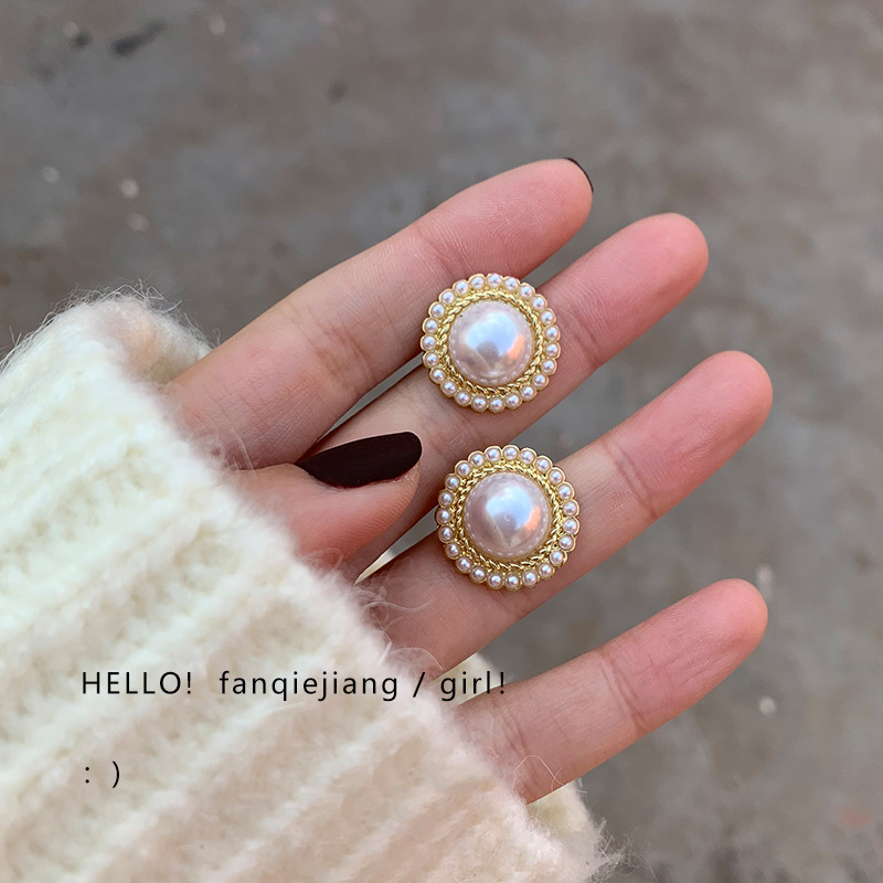 2025 New retro Herbben-style pearl stud earrings for women, French niche, trendy autumn and winter collection, elegant earrings and earrings Specification drawing