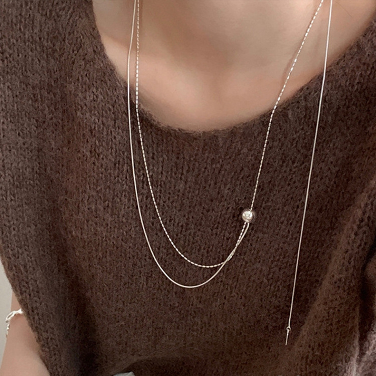 Pull-out chain metal necklace for women, with a unique, simple and versatile design, elegant and fashionable sweater necklace Application Scenario