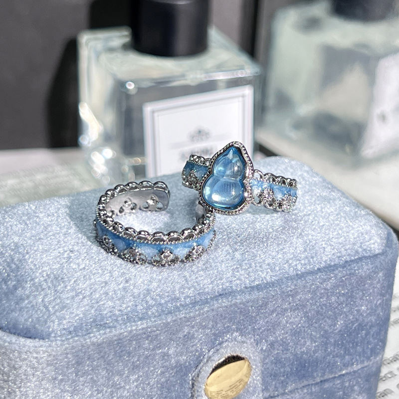 A simple and individual couple ring with a Chinese trend style, featuring a sea blue gradient enamel and a gourd-shaped opening. It has a lace trim details Picture