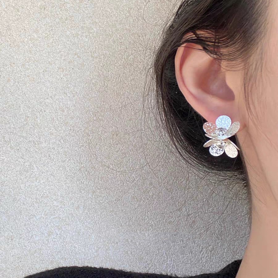 Luoshan Tea 2025 New style tin foil textured zircon flower stud earrings, Korean-style delicate and cold style earrings details Picture