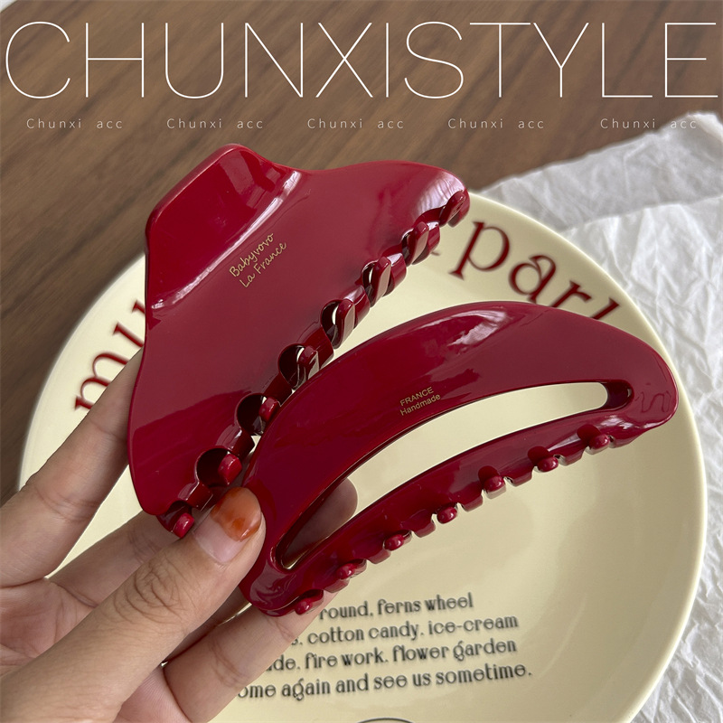 Red love ~ High-end acetate grabber large hair clip for women's back head 2023 new summer updo headwear Application Scenario
