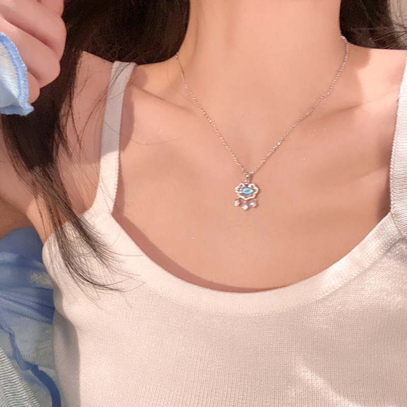 【 Strongly Recommended by the shop Owner 】 Peace Lock Necklace, a light luxury and niche design for women's summer, moonstone collarbone chain neck details Picture