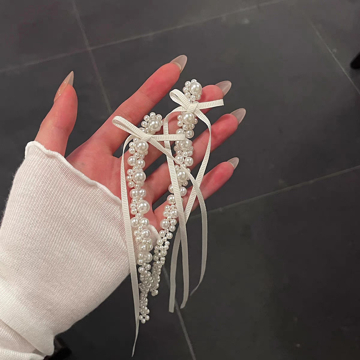 French laid-back white ribbon long tassel earrings, ballet face-enhancing small earrings, spring new style, unique and exaggerated Specification drawing