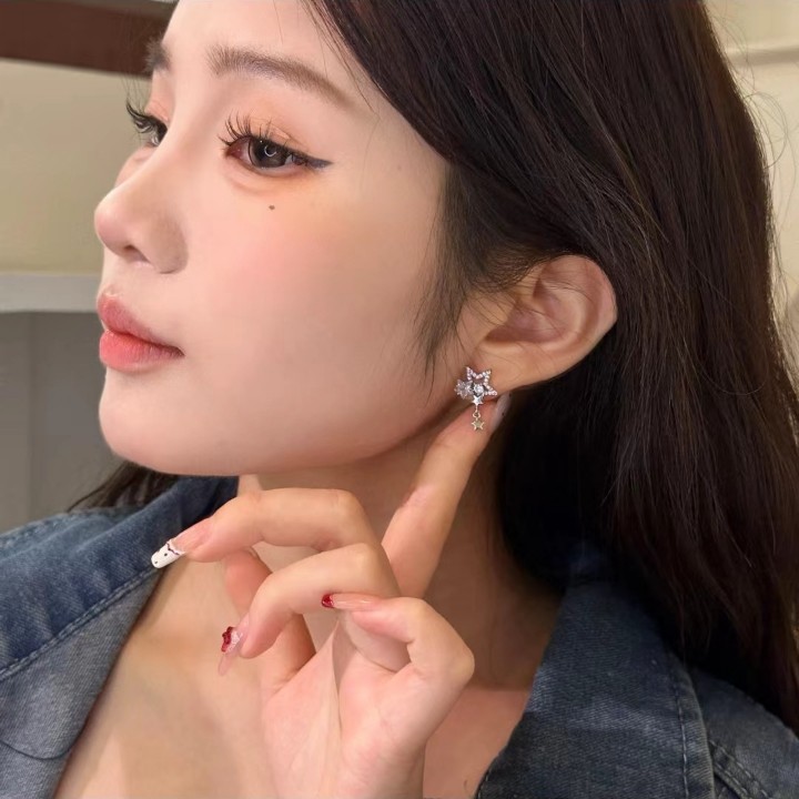Star River ~ New Zircon Star Tassel Stud Earrings, a unique bestseller, exudes a sense of light luxury and high-end elegance, and is a niche earpiece Application Scenario