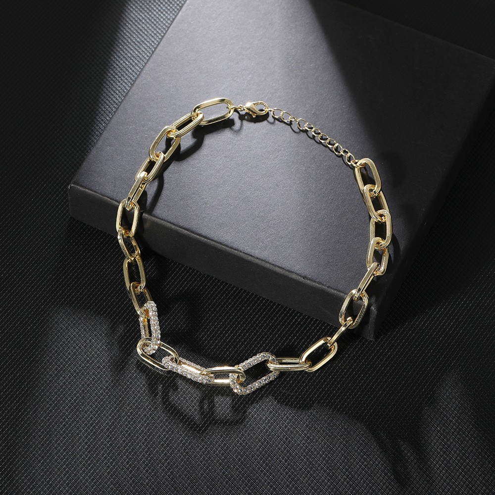 A new creative metal chain long necklace with a light luxury and niche design, featuring a hip-hop interlocking sweater chain Specification drawing
