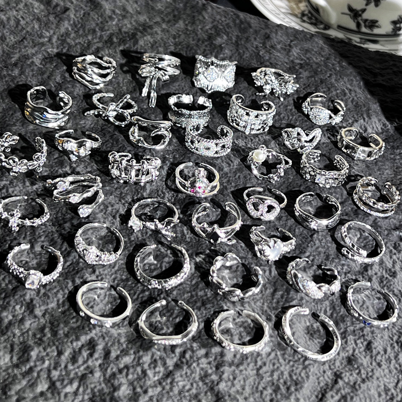 Korean-style micro-inlaid plain ring, niche design, simple open ring, gender-neutral style, fashionable and versatile, light luxury index finger ring Application Scenario