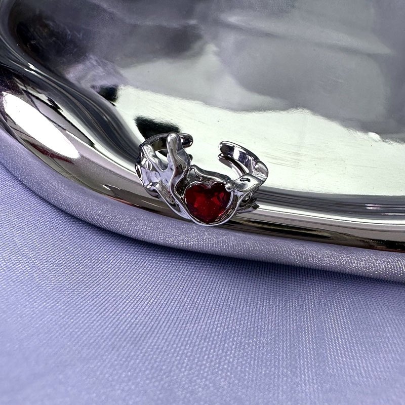 This unique and elegant design features a heart-shaped red diamond zircon lava texture with an open ring. It's a sweet, light luxury and individualistic ring for women Application Scenario
