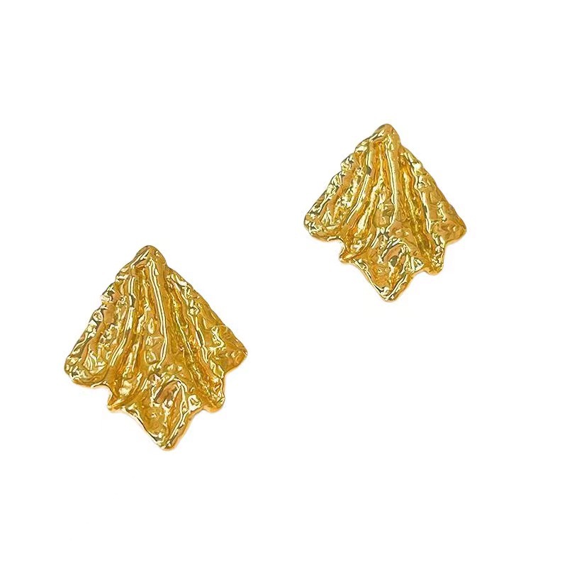 French vintage vintage high-end irregular tin foil pleated earrings, unique autumn and winter style stud earrings Item Picture