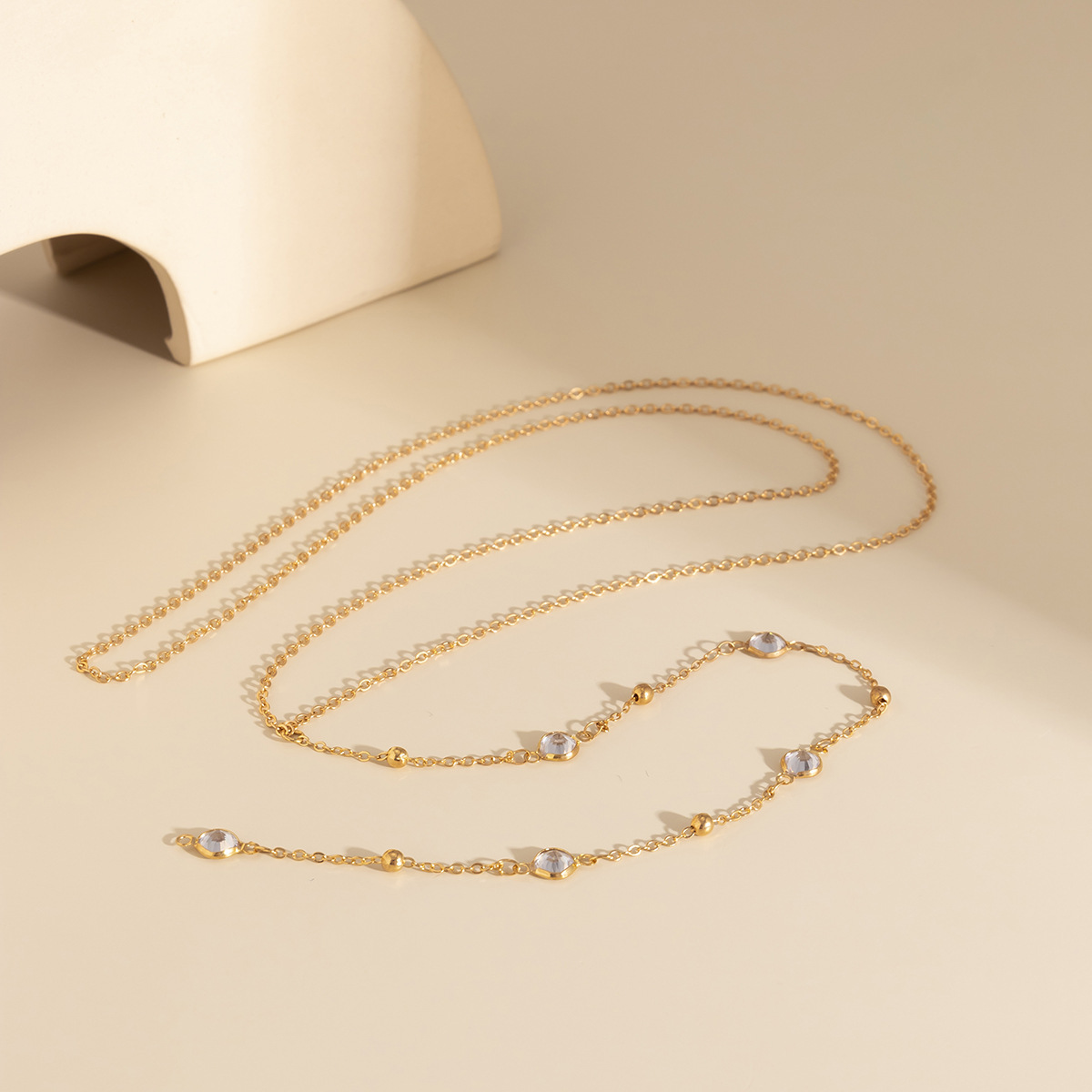 European and American cross-border jewelry, elegant pearl metal collarbone chain necklace, simple rhinestone long eye necklace for women Specification drawing
