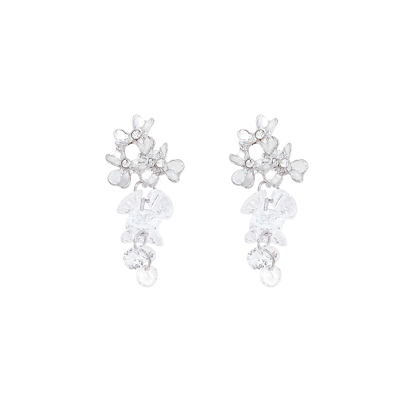 Korean-style super sparkling crystal grape flower hanging diamond earrings, with a cold and elegant style, exude a sense of high-end luxury and fashion, and are versatile earrings Item Picture