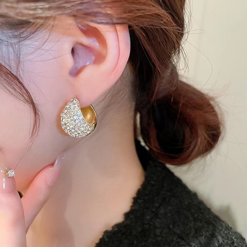 The 2025 new style of personalized, fashionable, shiny diamond-encrusted drop-shaped ear buckles and stud earrings is a light luxury, versatile and elegant high-end accessory for women Specification drawing