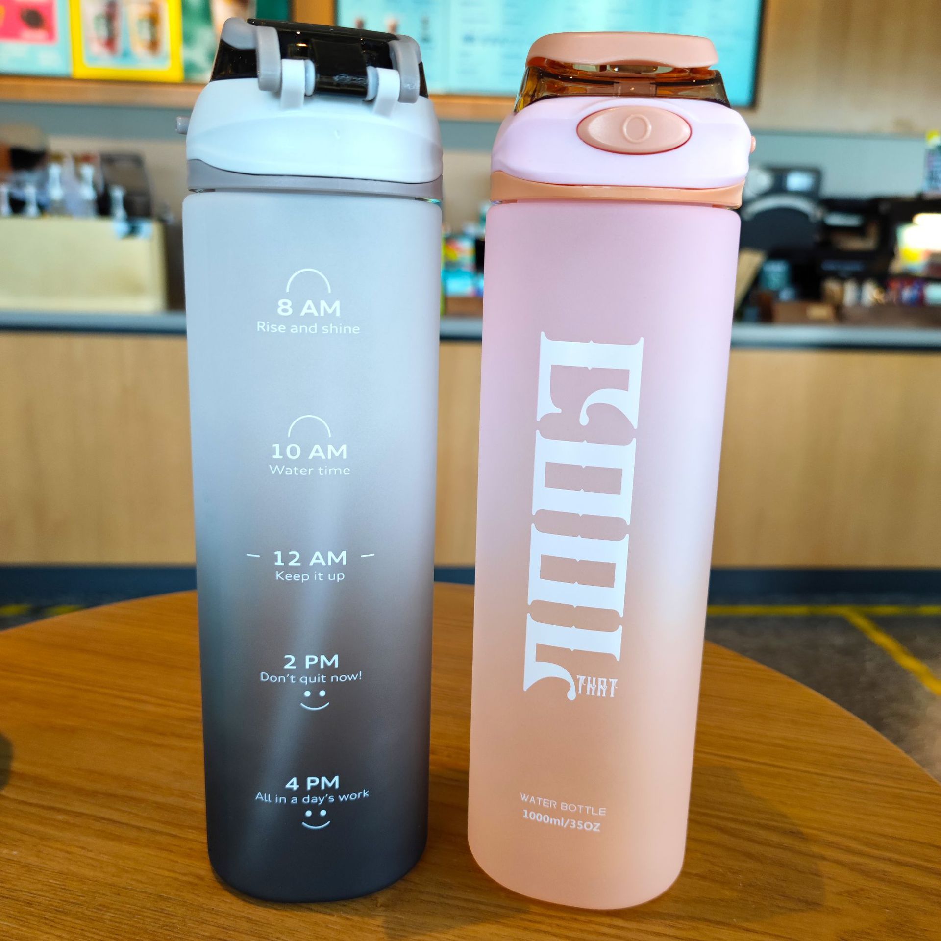 High appearance level summer internet-famous gradient frosted water bottle, portable handle suction nozzle plastic water hose 1000ml water bottle wholesale details Picture