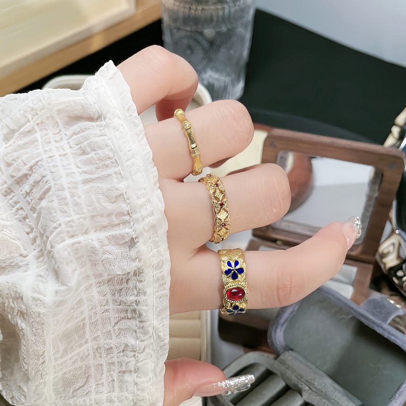 A retro gold enamel bamboo ring with a court style, a fashionable and high-end index finger ring for women, a new Chinese-style autumn and winter ring full figure