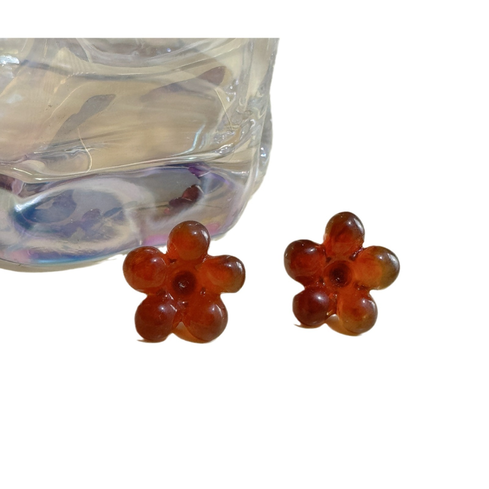Fresh and sweet acrylic flower stud earrings, Korean style Instagram trendy and niche design sense, vacation-style earrings for women Item Picture