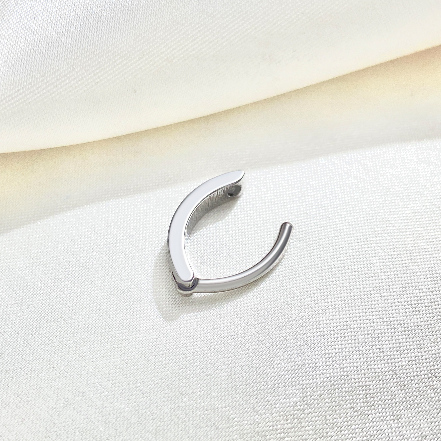 New cross-border stainless steel smooth navel stud, unisplendour simple navel ring, European and American ins piercing accessory Application Scenario