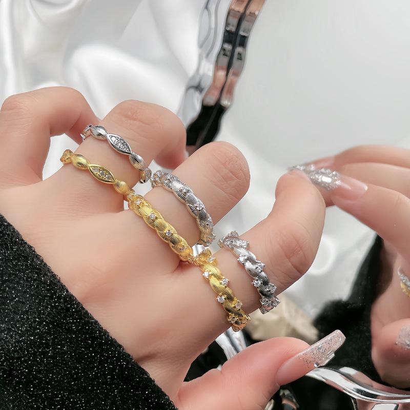 Italian retro brushed twist woven rings for women, adjustable, sweet and cool style, fashionable and unique couple ring trend details Picture
