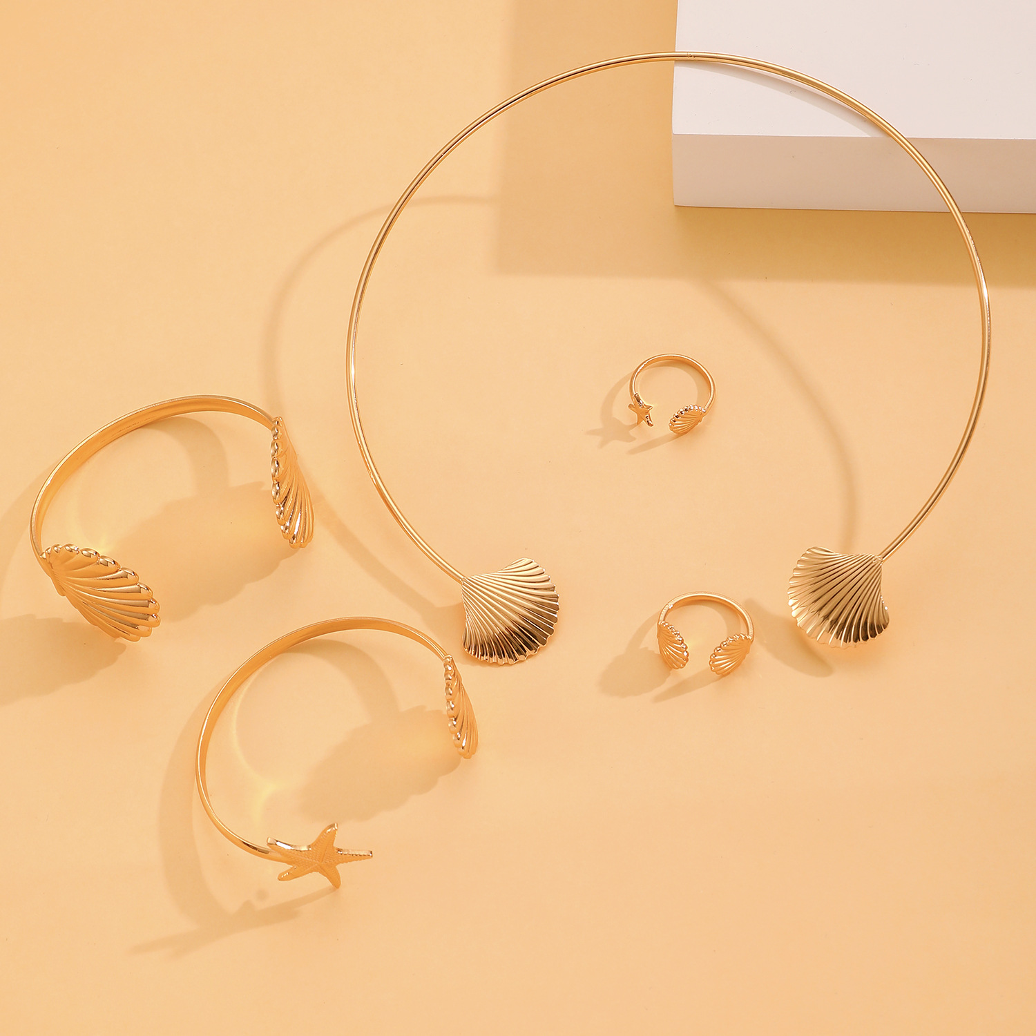 European and American cross-border Instagram retro ocean-style starfish scallop open bracelet ring set Choker collar for women Application Scenario
