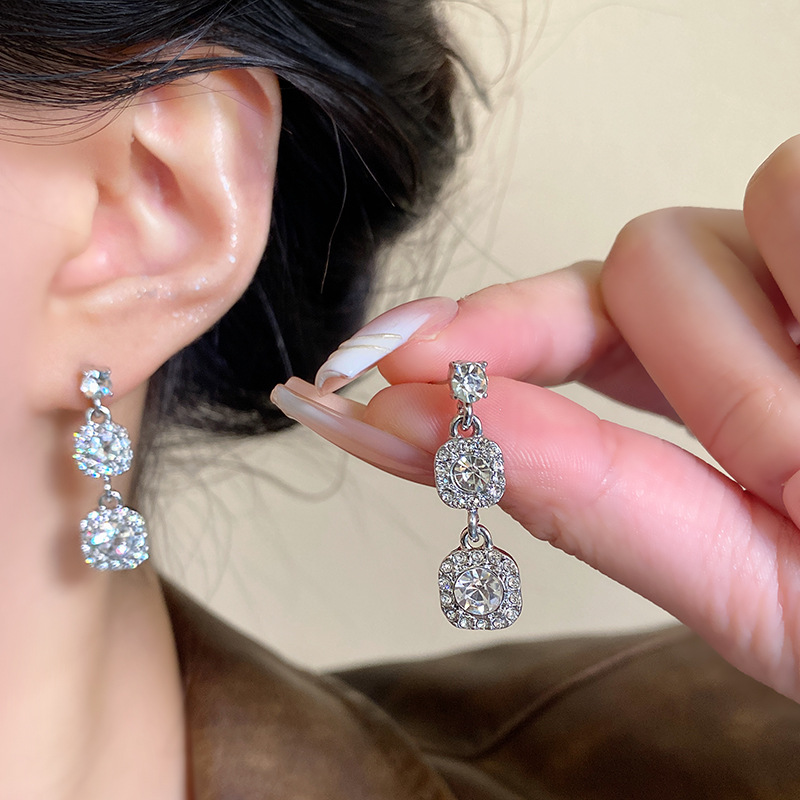 S925 Silver needle exquisite micro-inlay zircon stud earrings for women, French retro, versatile, Hong Kong-style, socialite and Internet celebrity earrings wholesale details Picture