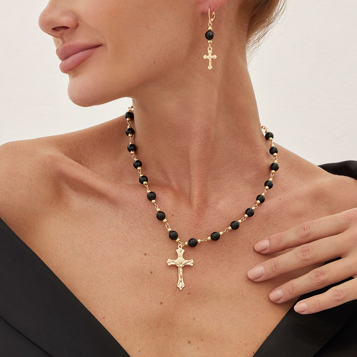 European and American foreign trade best-selling jewelry, Virgin Mary cross metal pendant necklace for women, black round bead string necklace full figure