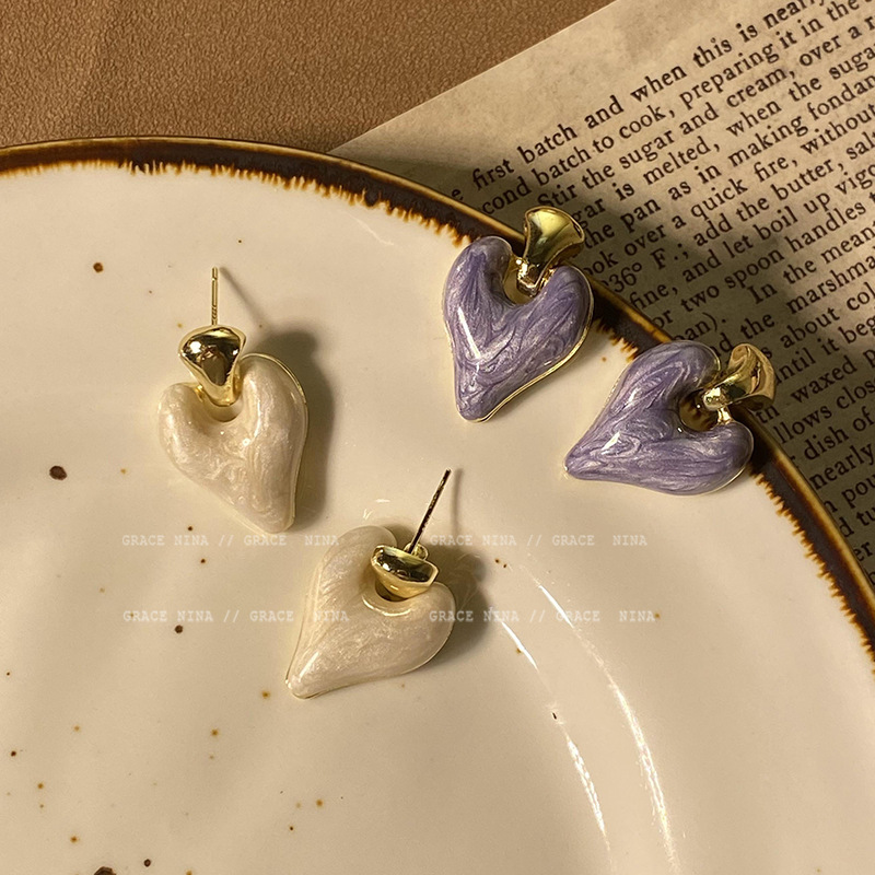 Romantic ~ Glazed heart-shaped earrings, feminine elegance and high-end sophistication, niche stud earrings, new 2025 accessories full figure