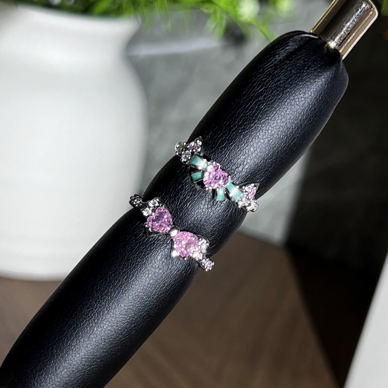 Sweetheart cat pink diamond heart-shaped bow open ring, a woman's Instagram cold style, high-end and luxurious ring Application Scenario