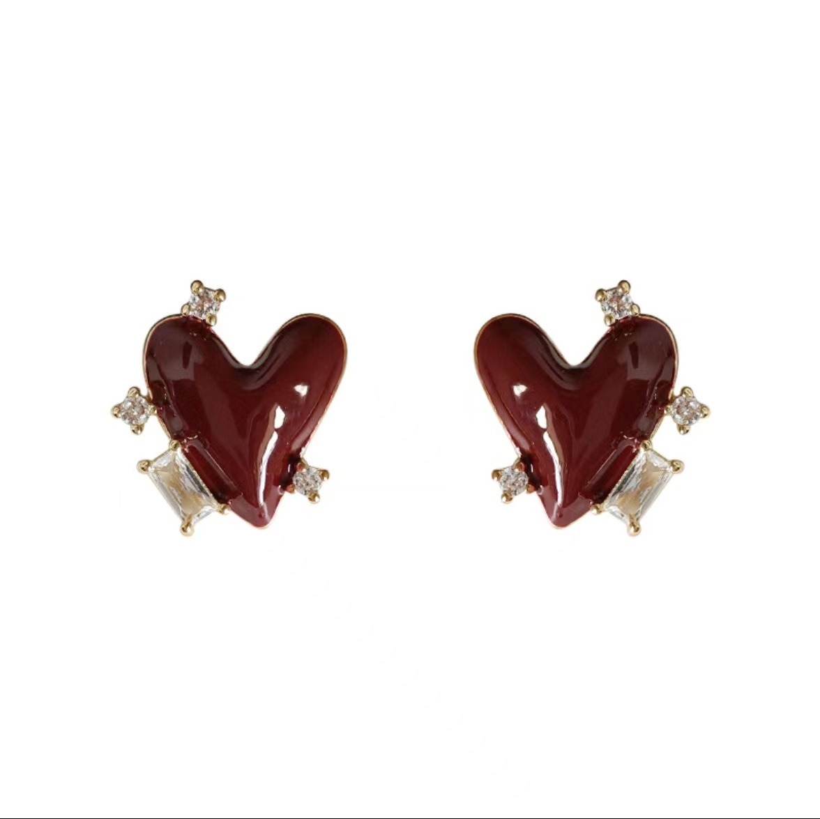 2025 Red retro heart-shaped stud earrings for women, a niche design with a high-end and elegant look, a new fashionable diamond earrings accessory Item Picture