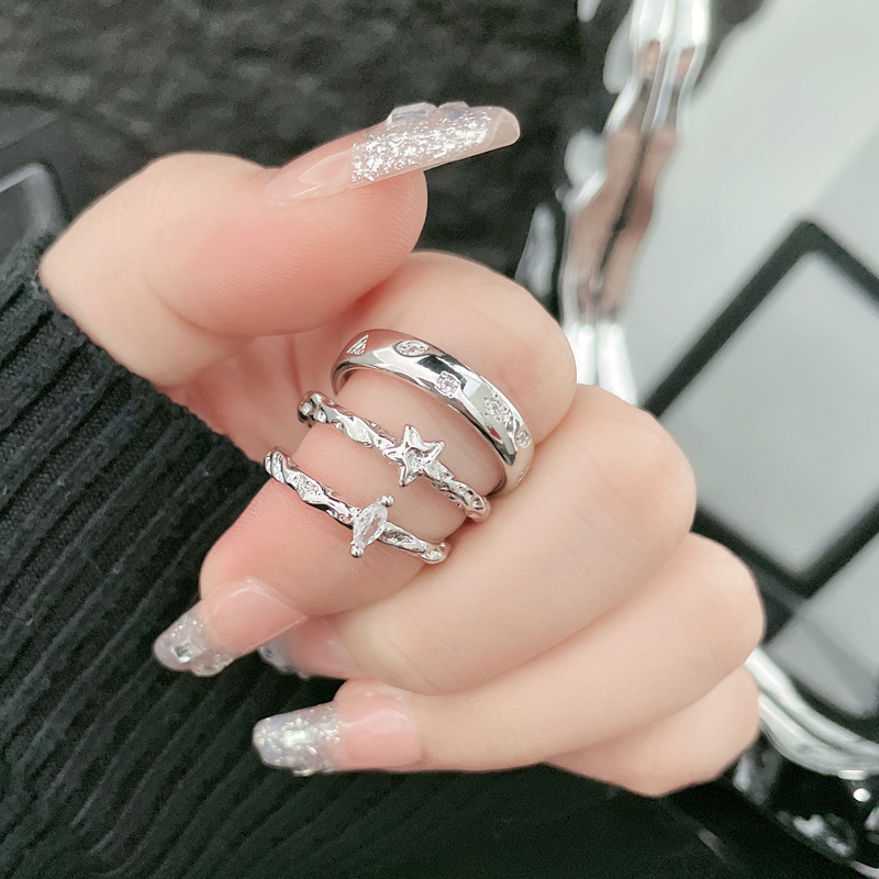This simple, slightly inlaid, irregularly texted star-opening ring is a trendy and versatile multi-layered ring accessory for women on Instagram full figure