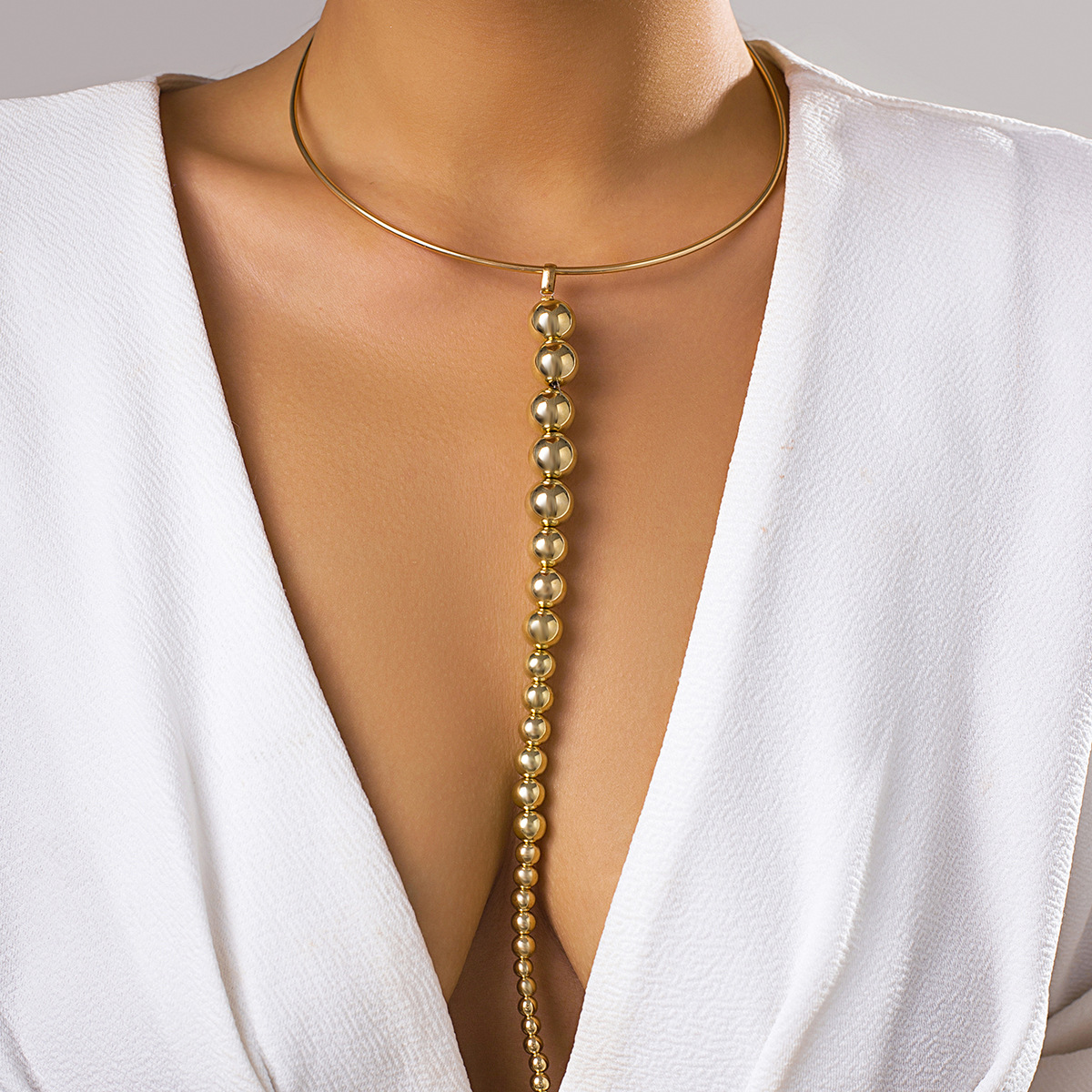 European and American cross-border jewelry, niche punk metal choker handcrafted necklaces, exaggerated large bead pendants, necklaces for women full figure