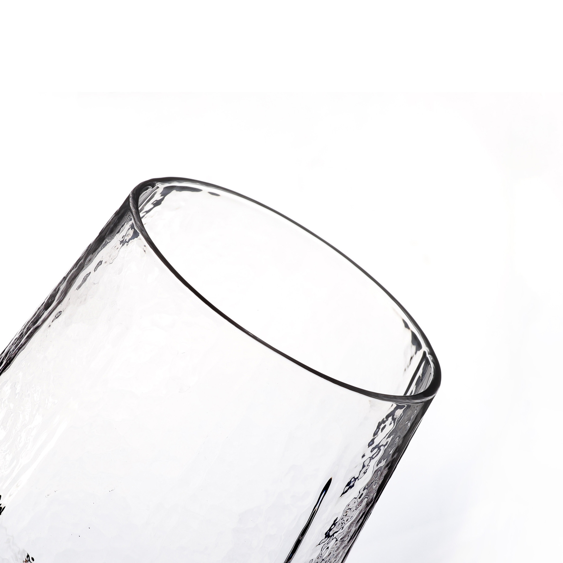 Light luxury diamond hammer-patterned red wine glass, creative geometric cut champagne glass, water glass, restaurant household hammer-patterned red wine glass details Picture
