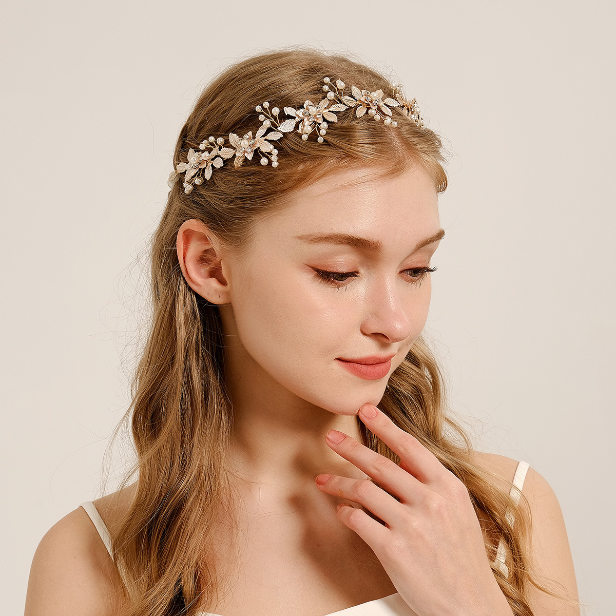 Korean-style bridal gowns, evening gowns, hair accessories, forest-style floral braided hair headbands, Xiuhe dress updo, versatile pearl hair bands full figure