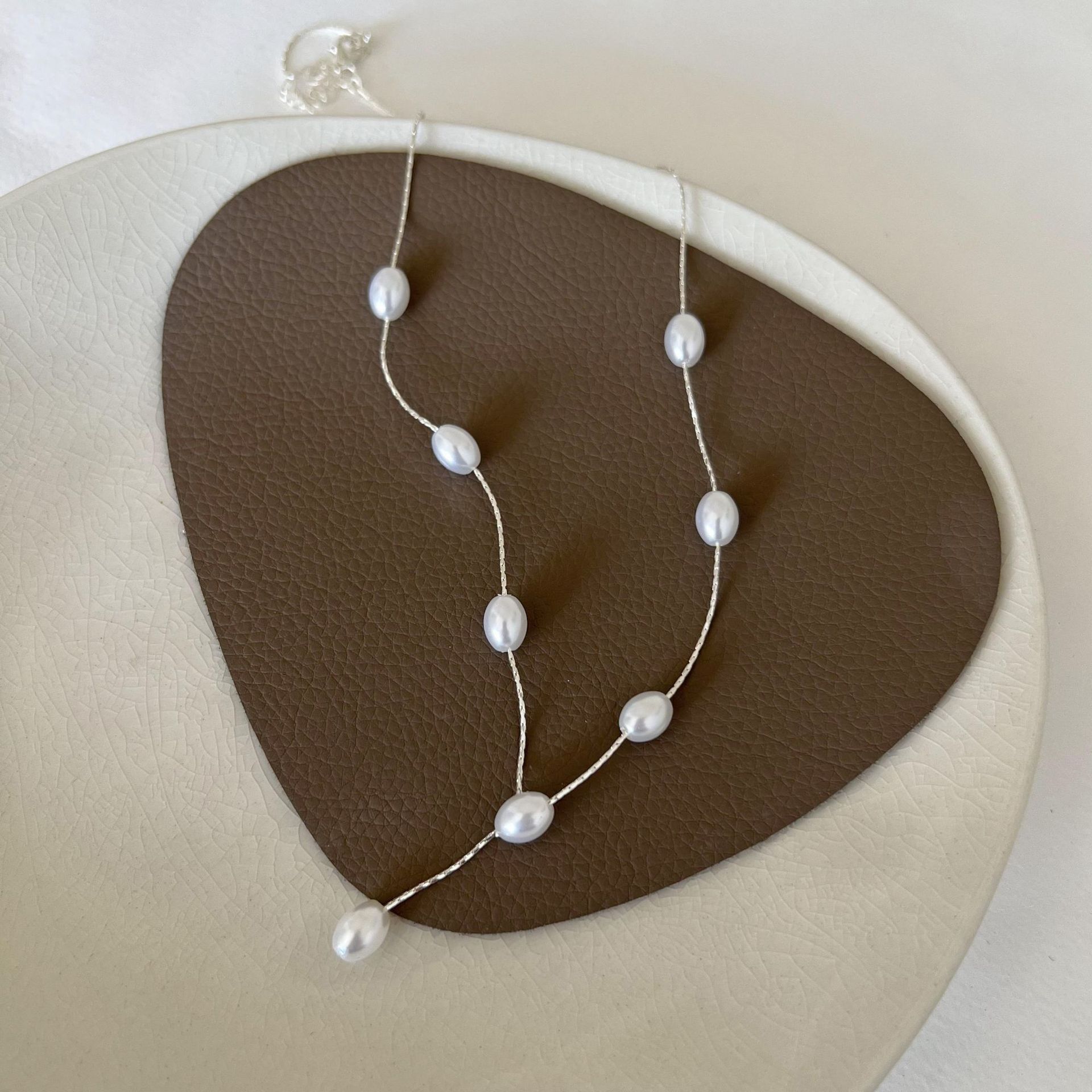 French gentle and elegant pearl necklace, women's light luxury and niche design sense, 2024 new style collarbone chain wholesale full figure