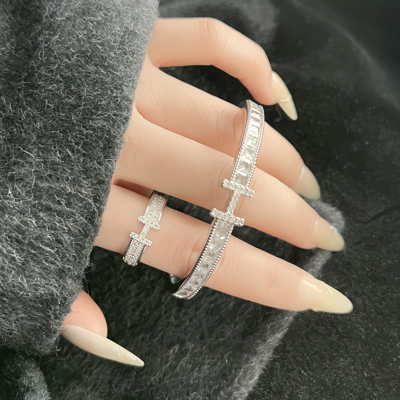 The letter "H" full diamond, fashionable and elegant, niche design, light luxury bracelet ring set, women's high-end, cold style ring full figure