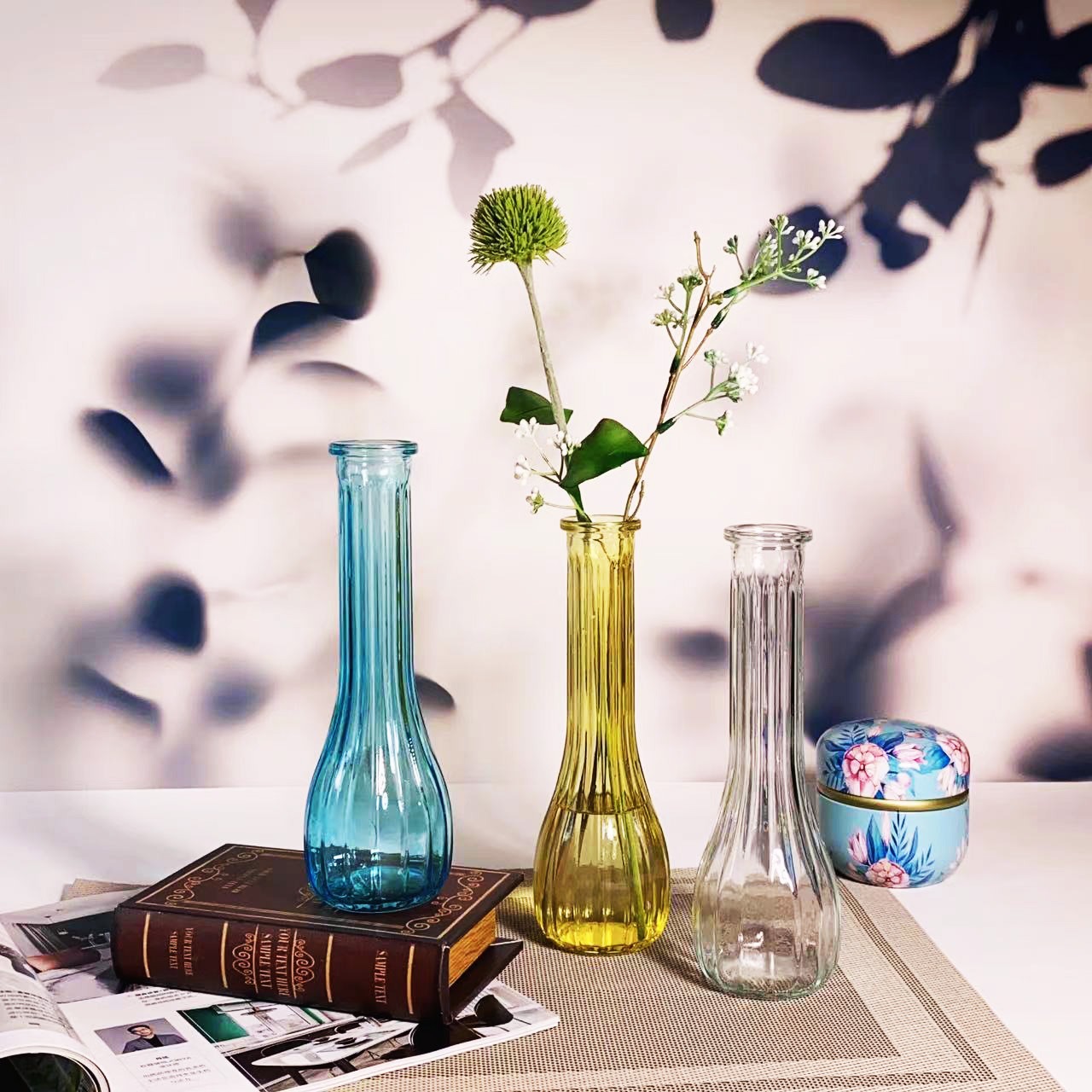 French retro embossed glass mini vase, InS-style transparent hydroponic flower arrangement vase, desktop decorative item details Picture