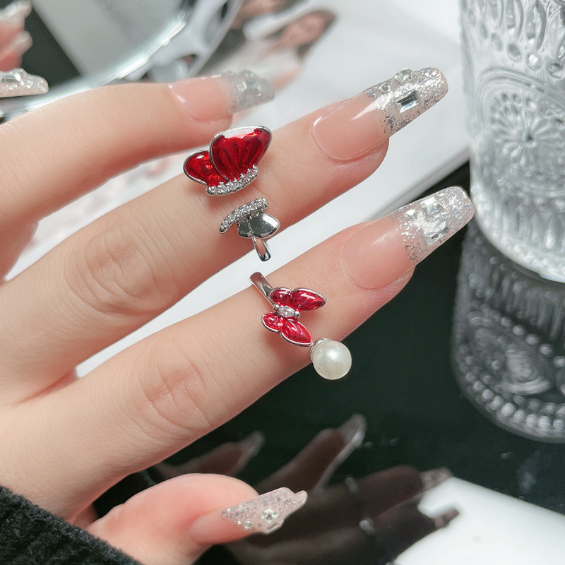 The ring is a fashionable butterfly drop glaze ring with a simple design and a cold style. It is a versatile index finger ring with a unique and sweet charm details Picture