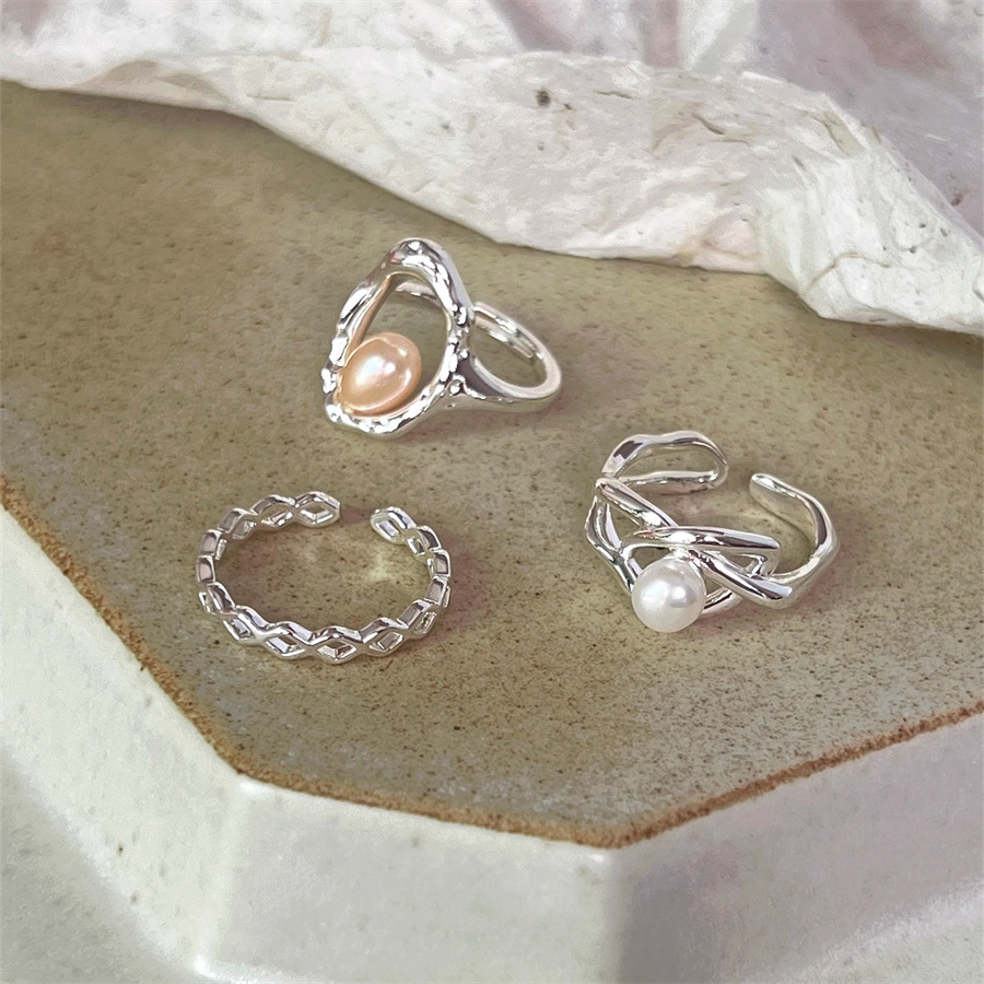 Unique pearl plain ring for women 2025 new bestseller, light luxury and high-end style ring, niche design, trendy index finger ring details Picture