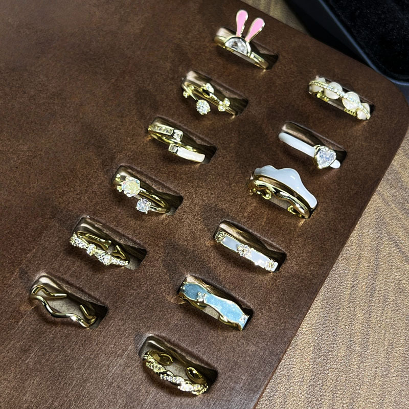 This is a niche, light luxury, and simple design style ins drip glaze open ring. It exudes a fashionable geometric floral charm and a high-end feel details Picture
