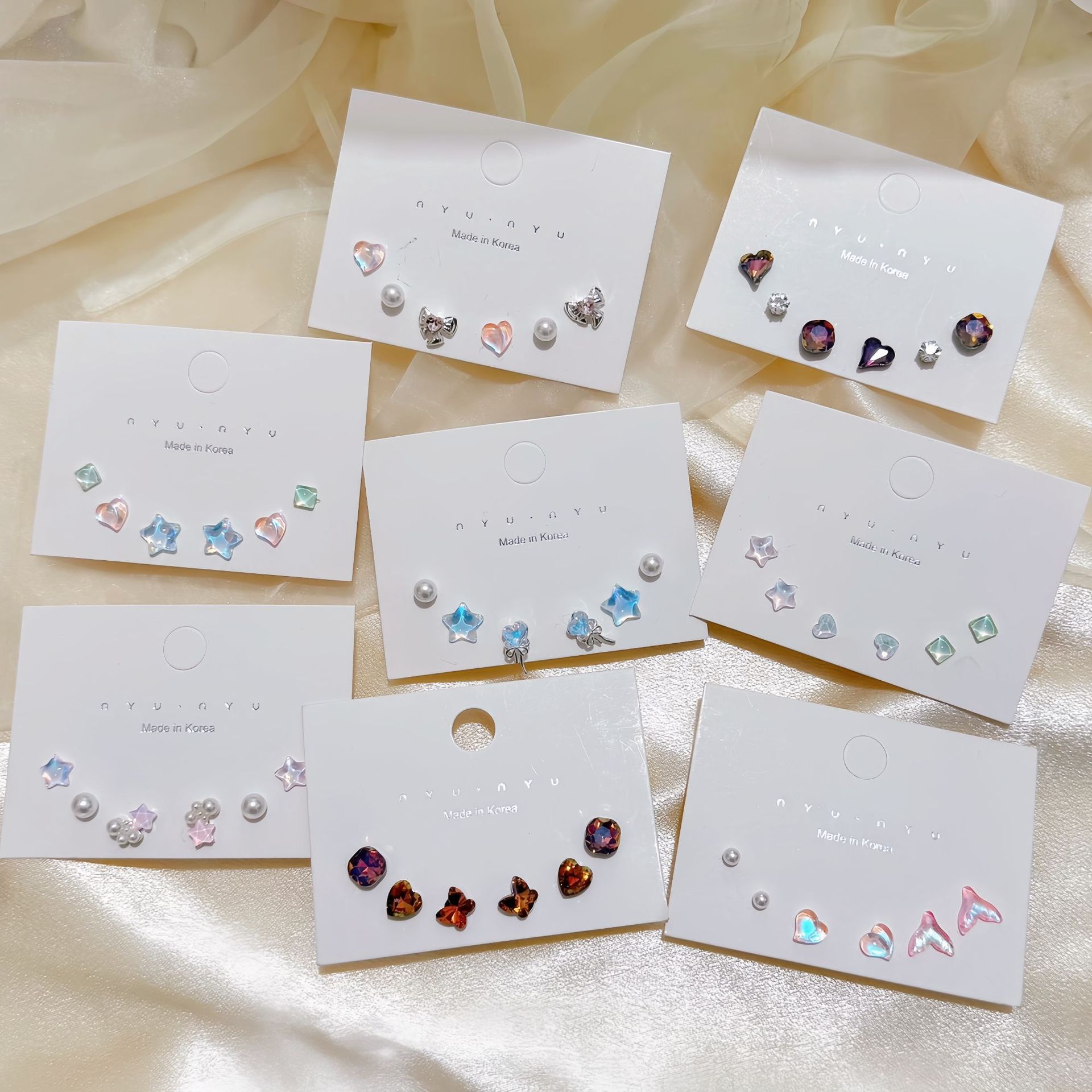 This mini and shiny set of stud earrings is a trendy and stylish outfit for women on Instagram. It is versatile and features a unique design that is clear and transparent Specification drawing