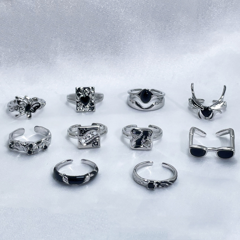A black zircon texture pleated butterfly opening ring with a cold and individualistic style, a fashionable, cool and versatile ring for women Specification drawing