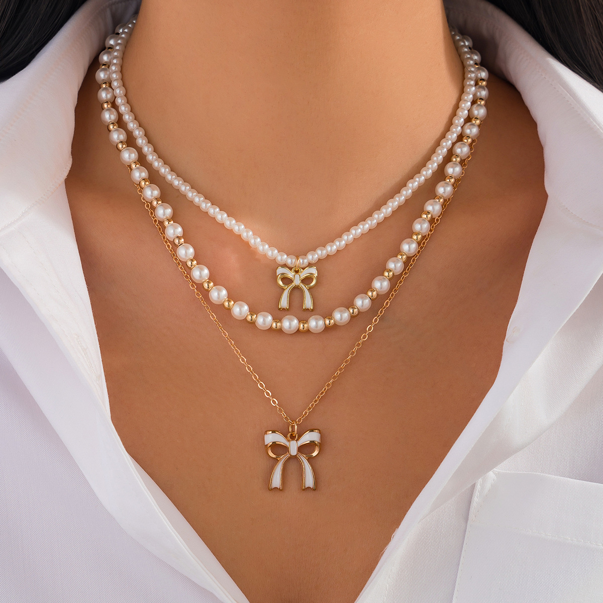 European and American cross-border jewelry, French elegant pearl beaded collarbone chain, fashionable metallic bow pendant necklace full figure