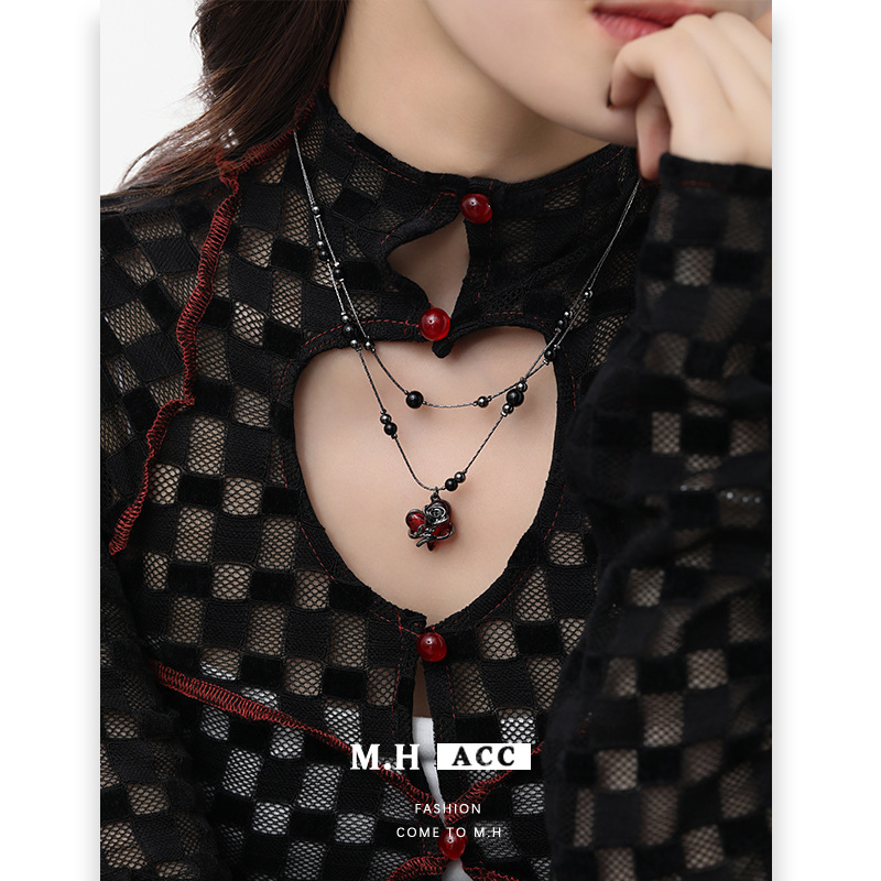 Cool retro dark style heart rose necklace, high-end female niche subculture collarbone chain, hot girl style pendant Specification drawing