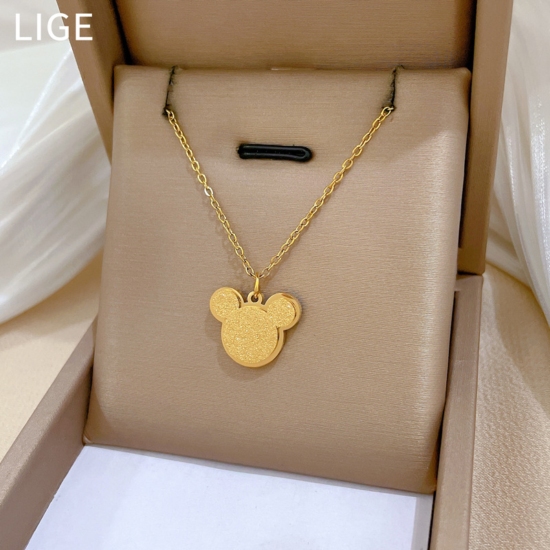 【 All-titanium Steel 】 Minimalist style gold foil mouse furnace, real gold necklace, female Instagram influencer collarbone chain accessory Application Scenario
