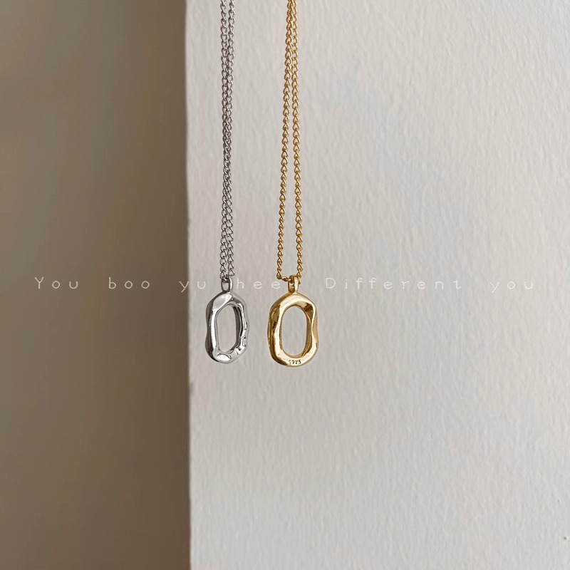 Irregular square necklace, a new trendy, light luxury and niche design accessory for women in 2023, sweater chain accessory details Picture