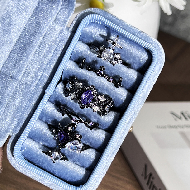 Sweet and cool spicy girl style dark series open ring, female androgynous style geometric heart personality punk high-end sense ring Application Scenario