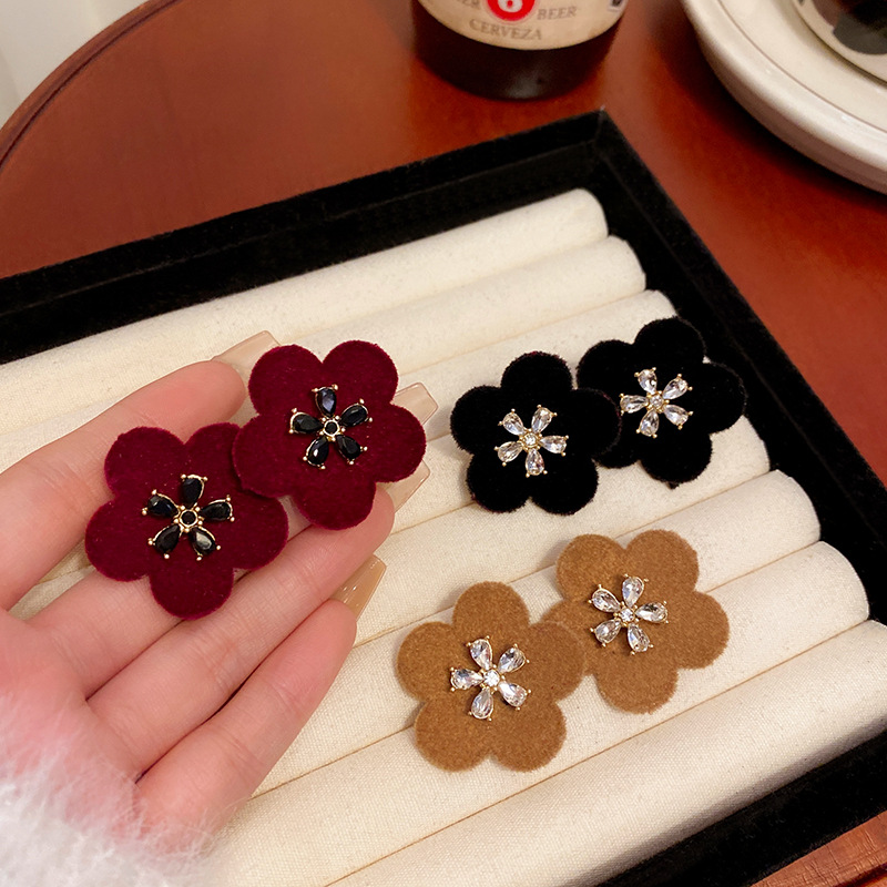 S925 Silver Needle Autumn and Winter flocked flower Earrings, a light luxury and niche design for women, exude a sense of sophistication and are versatile and personalized bestsellers Specification drawing