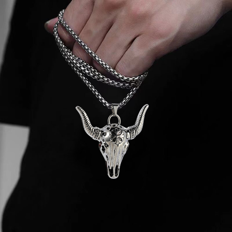 New and powerful sheep-head devil necklace, European and American personalized and fashionable men's titanium steel skull pendant sweater chain wholesale Specification drawing